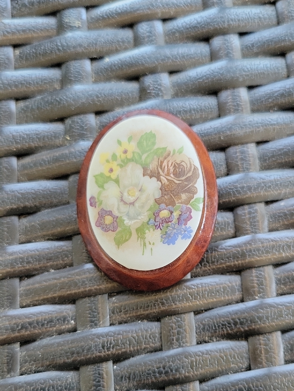 Vintage Mid-Century Handpainted Floral Brooch - Picture 7 of 7